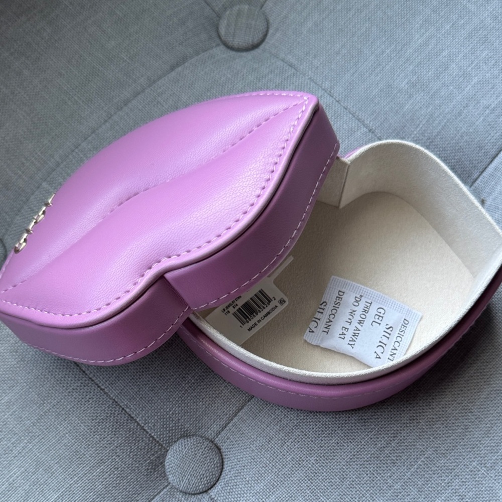 Lip Jewelry Storage Case - Picture 6 of 7